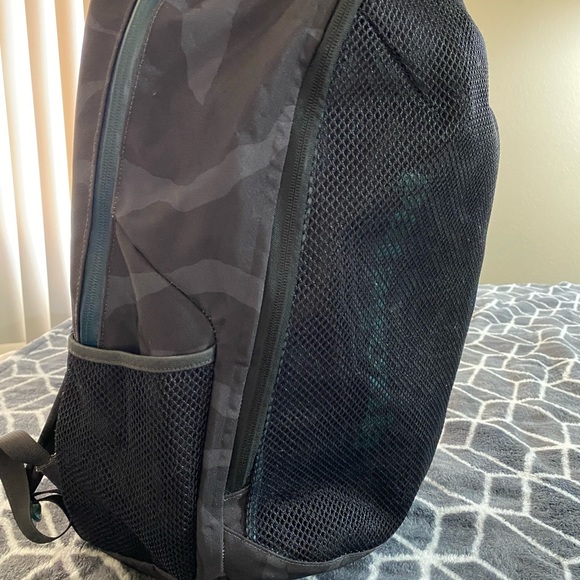Selling my Patagonia 3 set waterproof sold together!! Great for traveling. - Picture 7 of 14